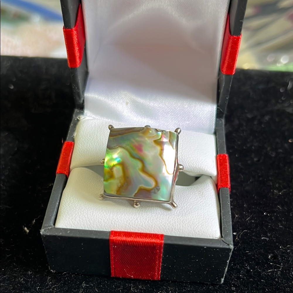 Green And Silver Solitaire Ring With Iridescent S… - image 1